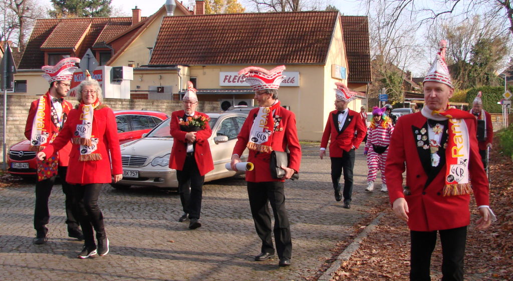 Der Elferrat war am 11.11. viel Draußen unterwegs.